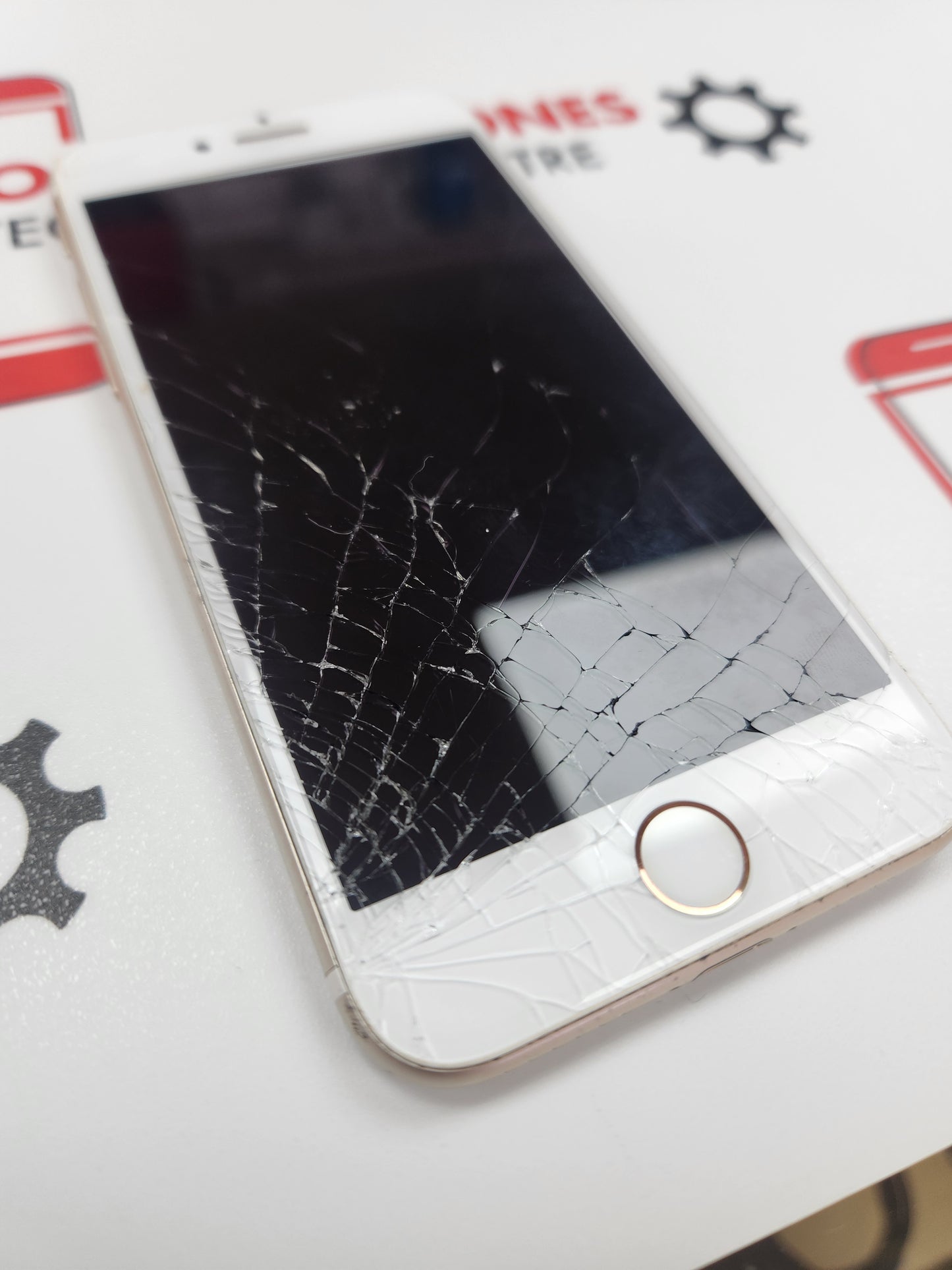 iPhone 7 - Rose Gold - Smashed Screen, No Power (EB1092)