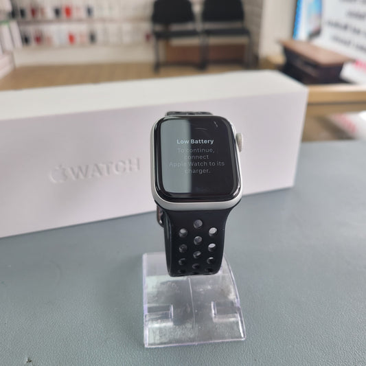 Apple Watch Series 5 40mm - Silver - Grade C VALUE (IRT4887)
