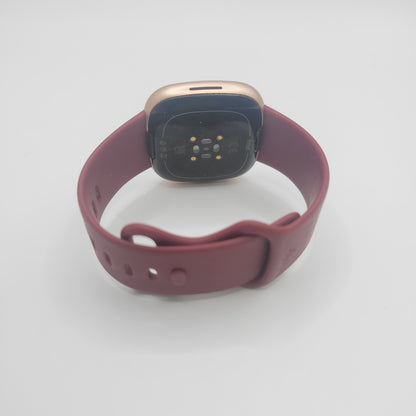 Fitbit Versa 4 - Red - Refreshed (FF139)