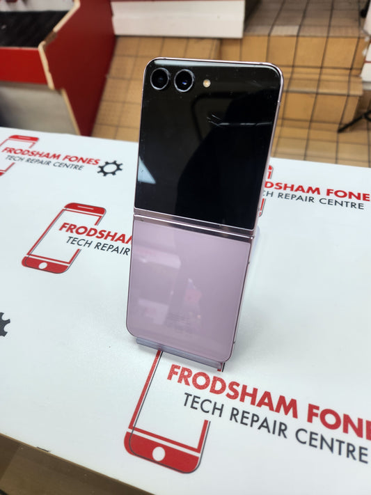 Samsung Z Flip 5 - Pink - Scratched Screen (EB1084)