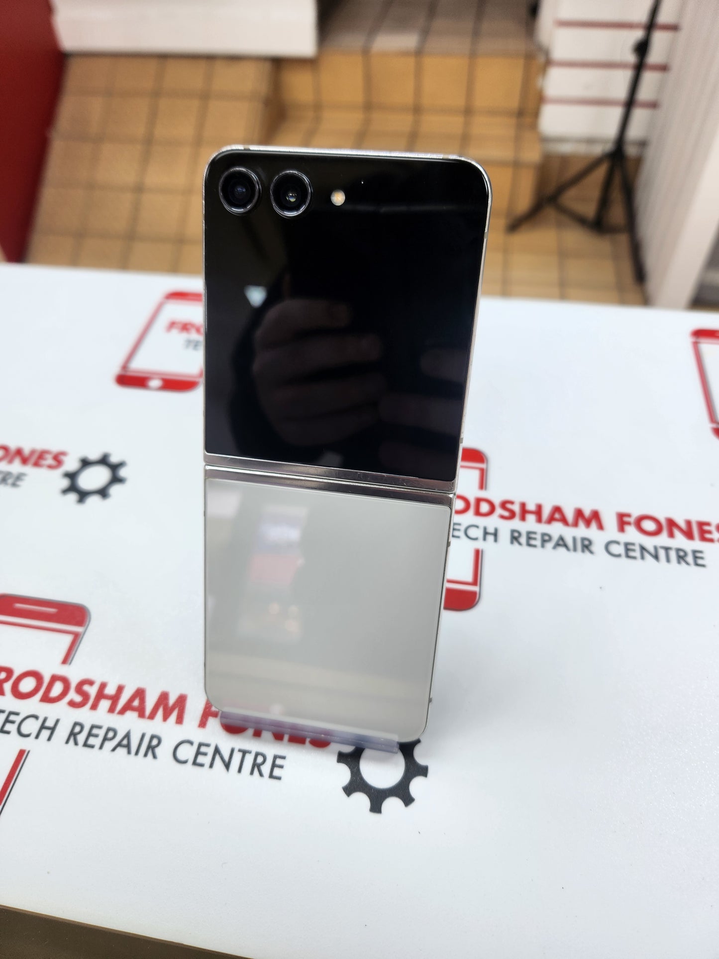 Samsung Z Flip 5 - White - Faulty (EB1085)