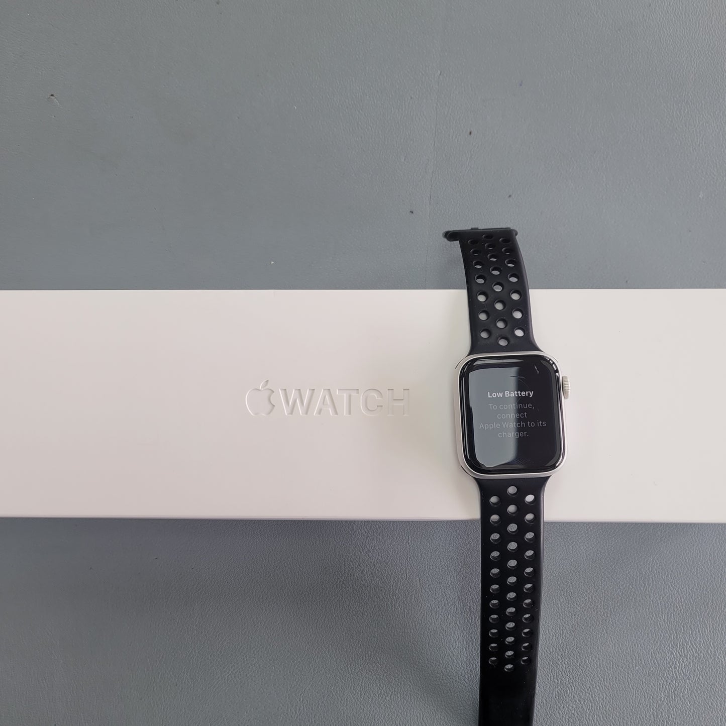 Apple Watch Series 5 40mm - Silver - Grade C VALUE (IRT4887)