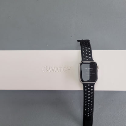Apple Watch Series 5 40mm - Silver - Grade C VALUE (IRT4887)