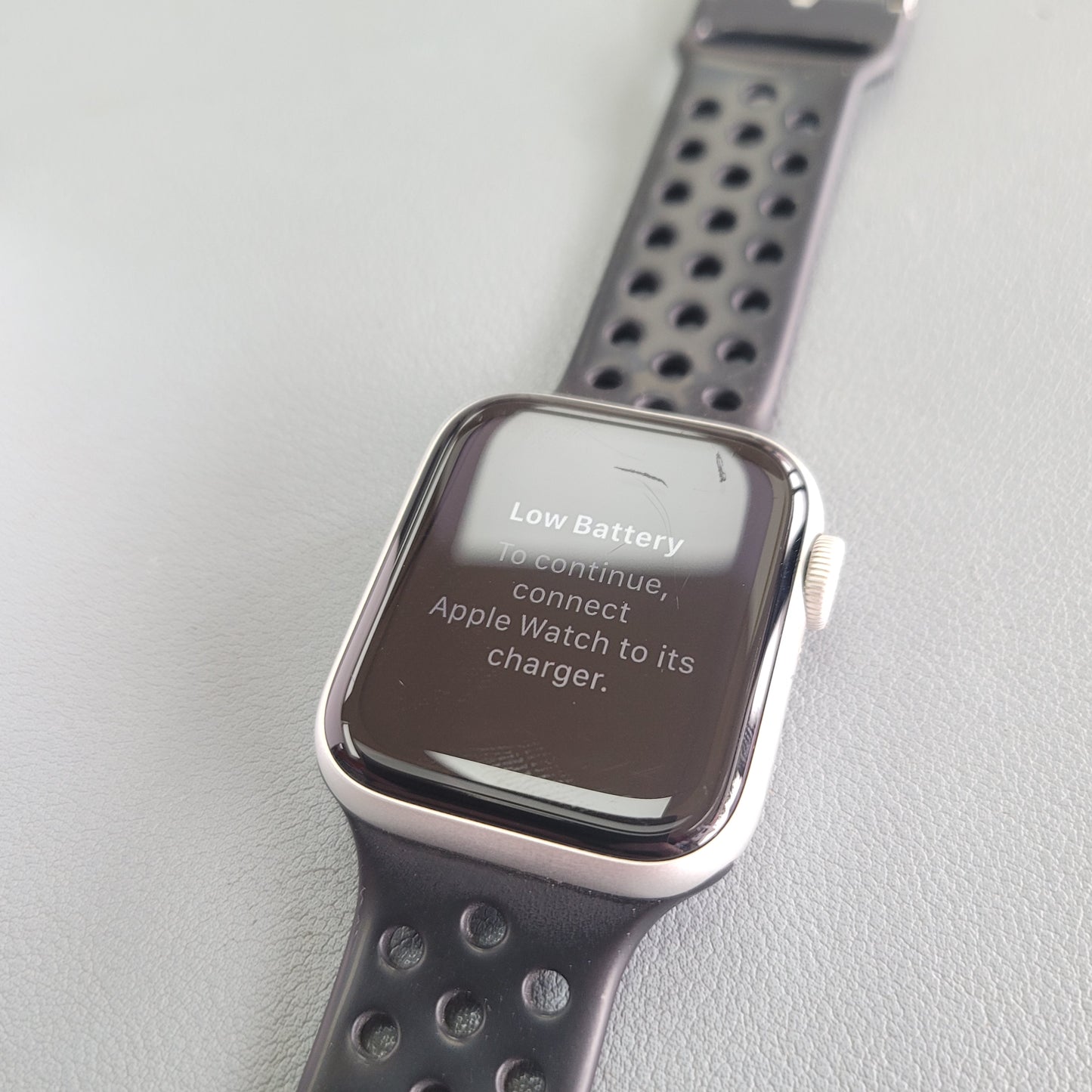 Apple Watch Series 5 40mm - Silver - Grade C VALUE (IRT4887)