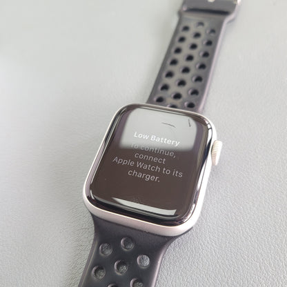 Apple Watch Series 5 40mm - Silver - Grade C VALUE (IRT4887)