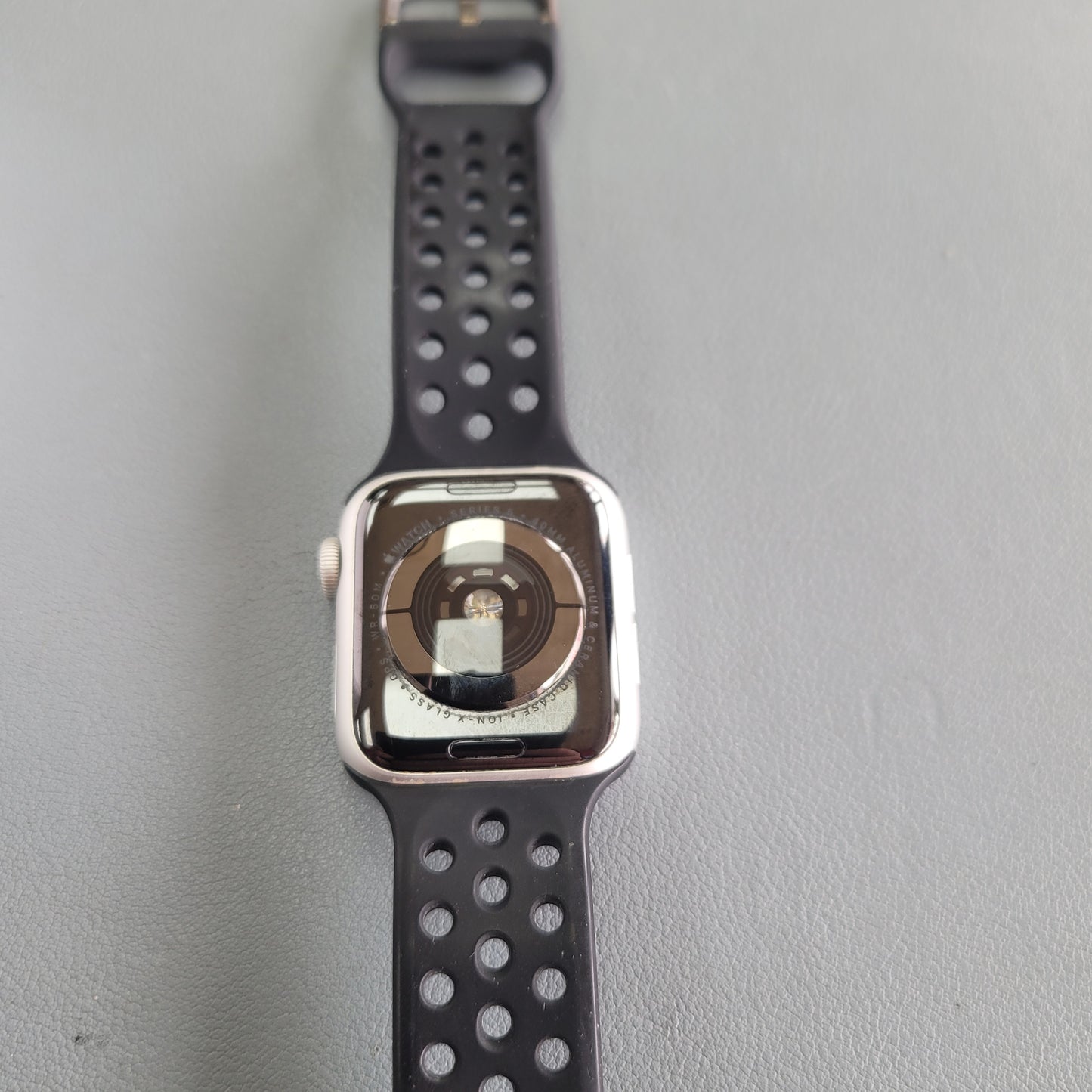 Apple Watch Series 5 40mm - Silver - Grade C VALUE (IRT4887)