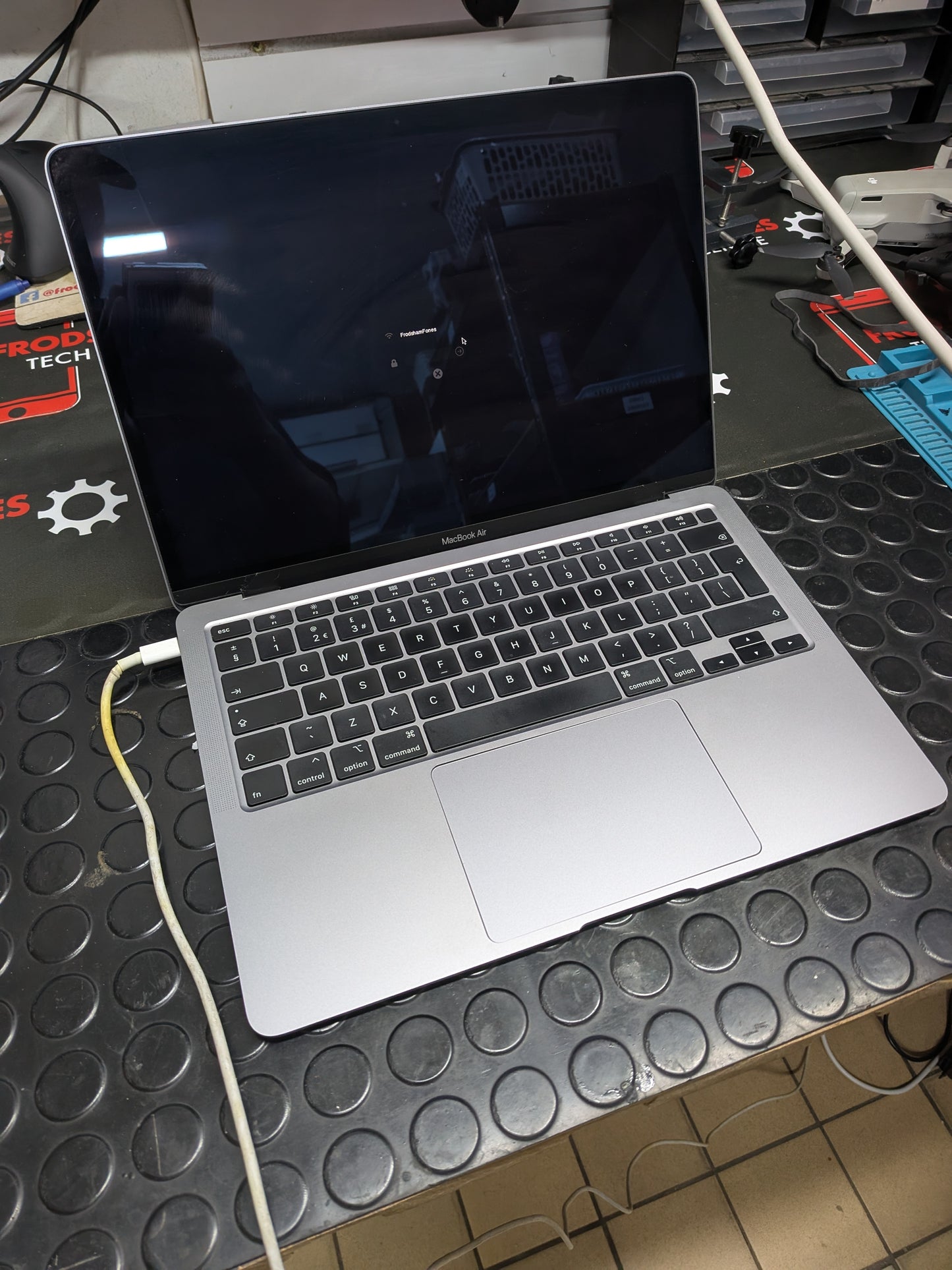 MacBook Air 11 Inch - A1465 (EB1089)