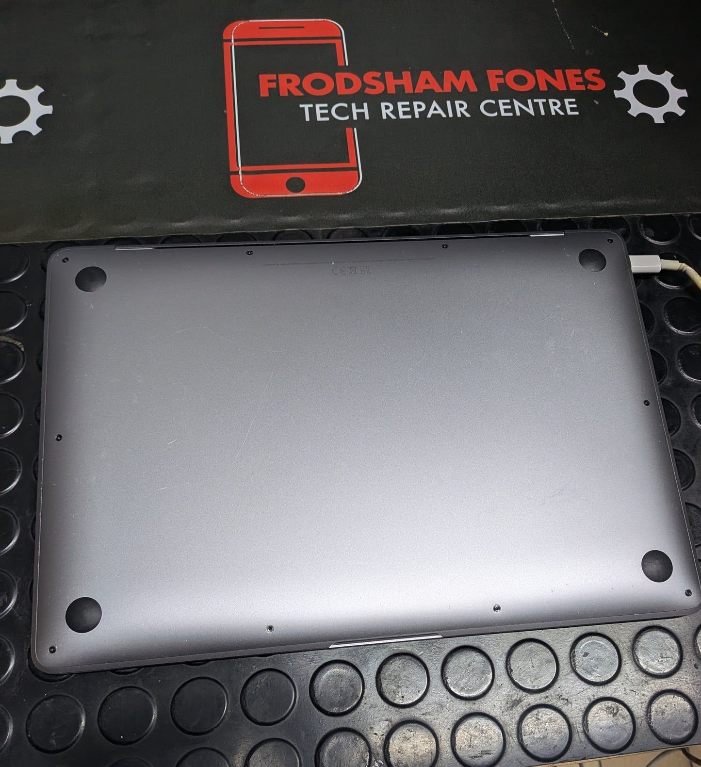 MacBook Air 11 Inch - A1465 (EB1089)