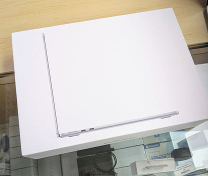 💻 Apple MacBook Air 13" M4 – Silver 512GB SSD 24GB RAM Boxed Like New (SPT4505)